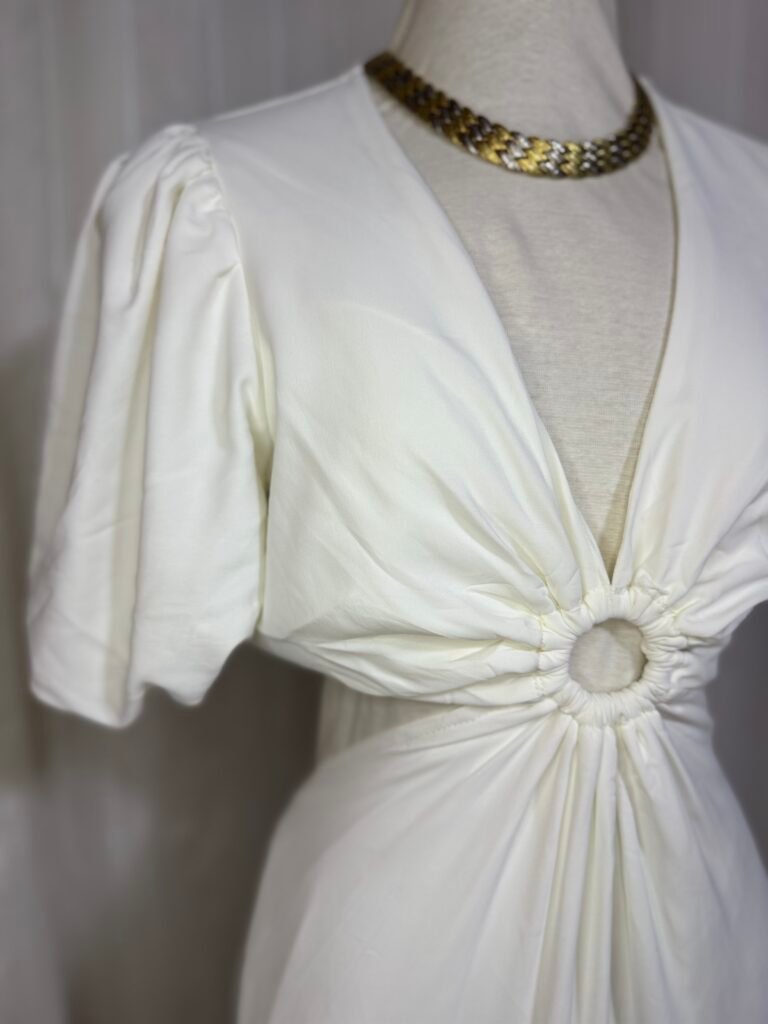 Vestido Branco Com Recortes