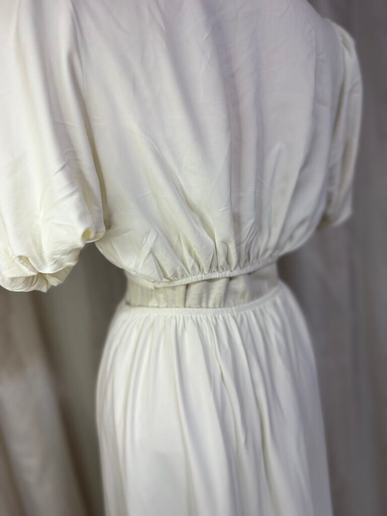 Vestido Branco Com Recortes